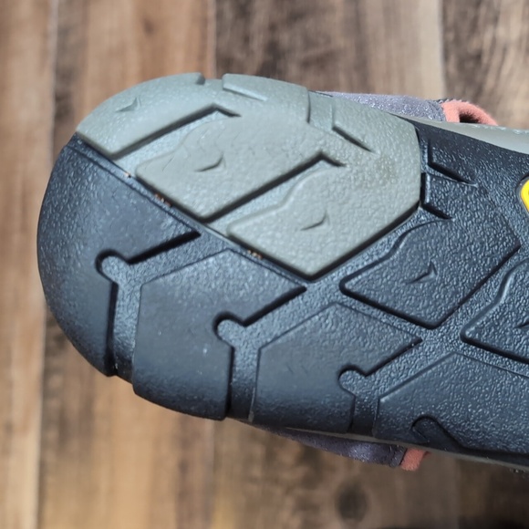 Keen Clearwater CNX Sandals • Size 9.5 • Raven / Tortoise Shell - Picture 12 of 16